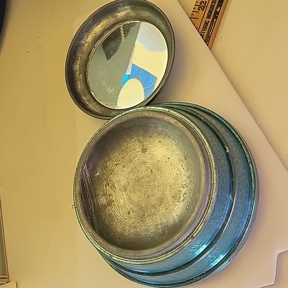 Vintage Musical Powder Box - Picture 3 of 7